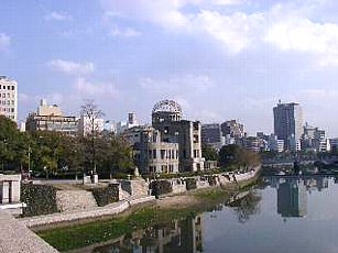 2004年2月広島原爆ドーム