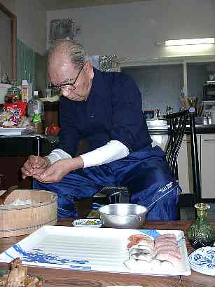 寿司を握る親父・2005年10月