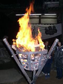岡山市今村神社の炎。■2003年1月1日撮影
