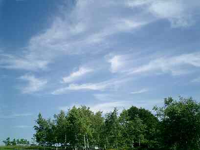 2006年7月末北海道白老の空です。空気は澄み切って