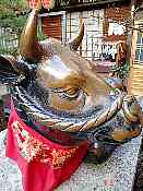 京都・錦天満宮の牛